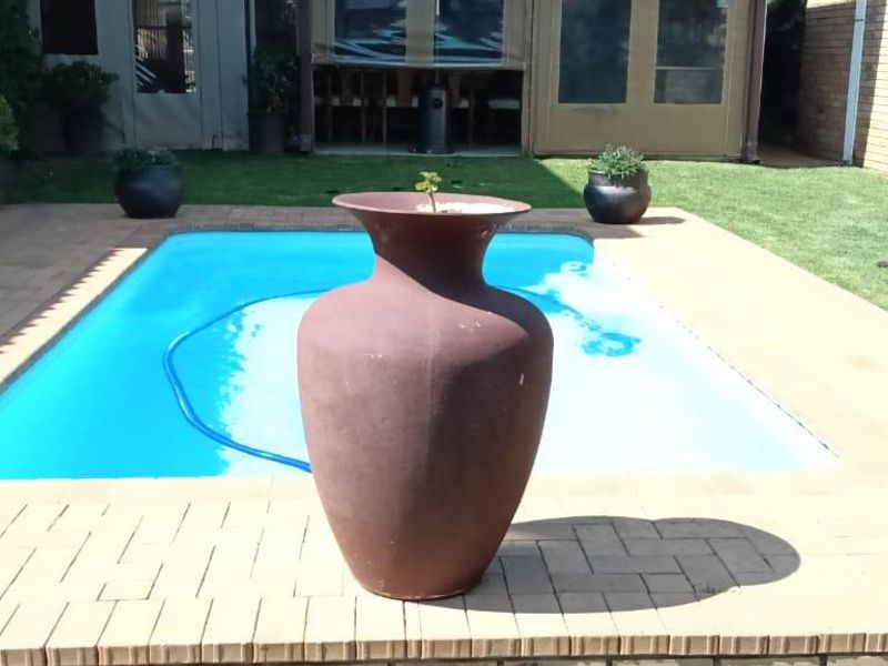 DUBBEL STORY. ABSOLUTE EXCELLENT CONDITION.WILL BE PROUD TO OWN. - Photo 5