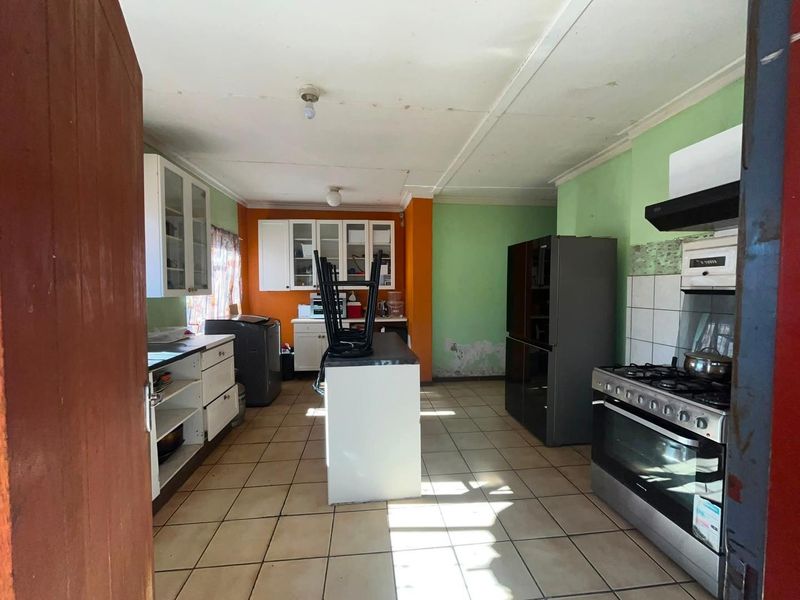 🚨 HOUSE FOR SALE | KHOMASDAL – N$1,850,000 🚨 🔥 SPACIOUS FAMILY HOME WITH HUGE POTENTIAL 🔥 - Photo 1