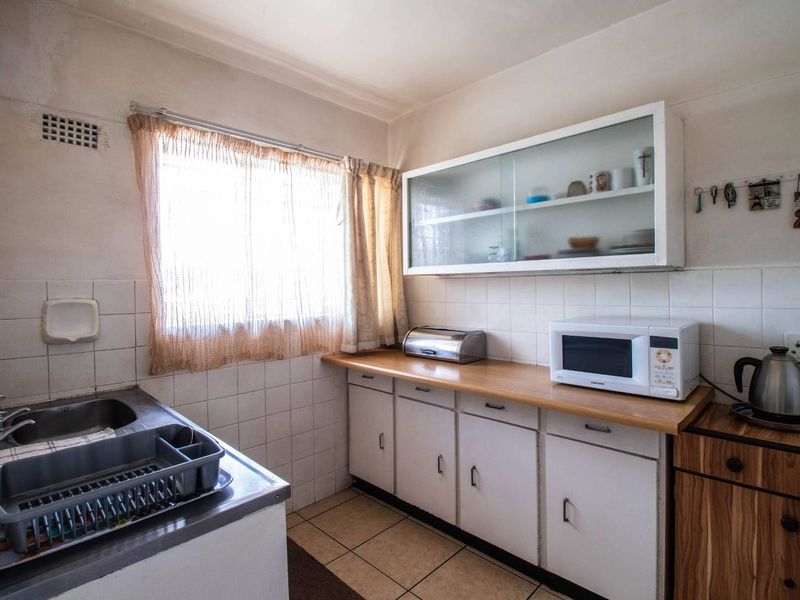 Neat 2 Bedroom, 1 Bathroom Flat - Photo 9