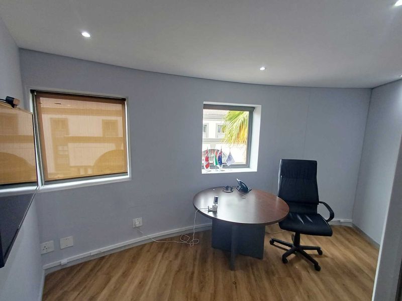 Circular Office Space: Stand Out in a Premier Location Century City Location - Photo 10