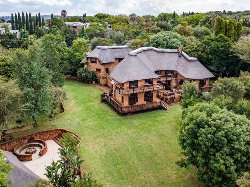 A Serene Bush Lodge-Style Home with Exceptional Family Space - Photo 9