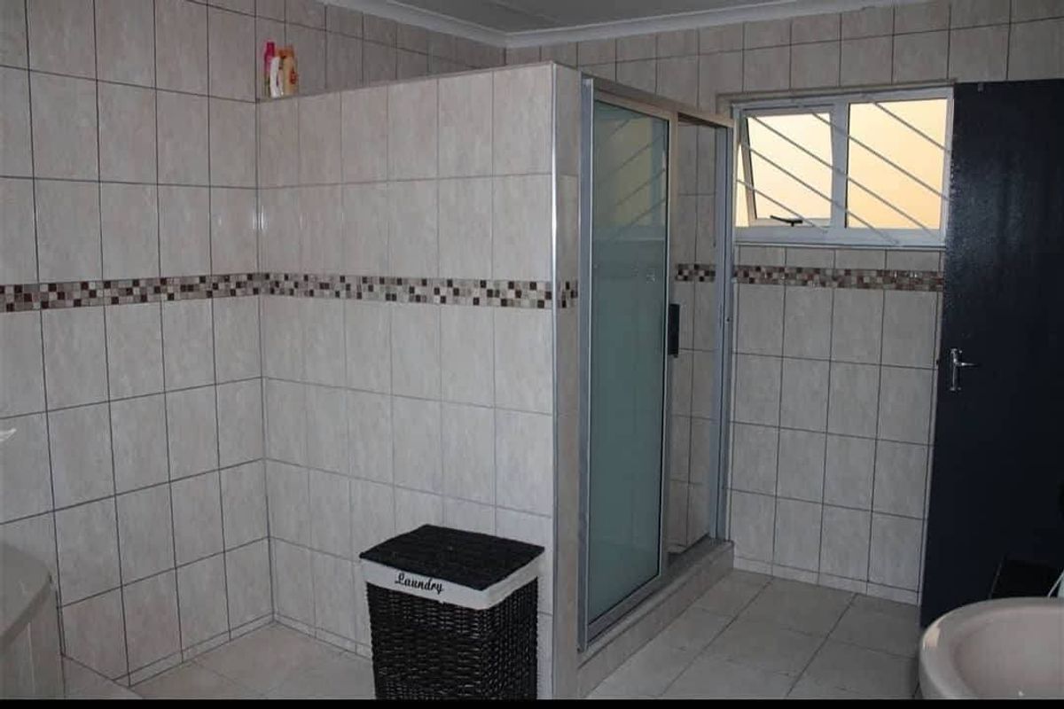 This beautifully maintained home offers spacious living in a prime location! This property is located close to the Private School and in walking distance of the - Photo 5