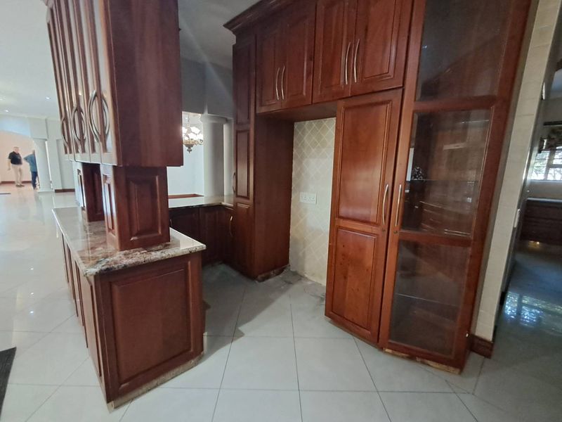 4 Bedroom, 4.5 bath, Elegant Family Home - Magalieskruin - Photo 8