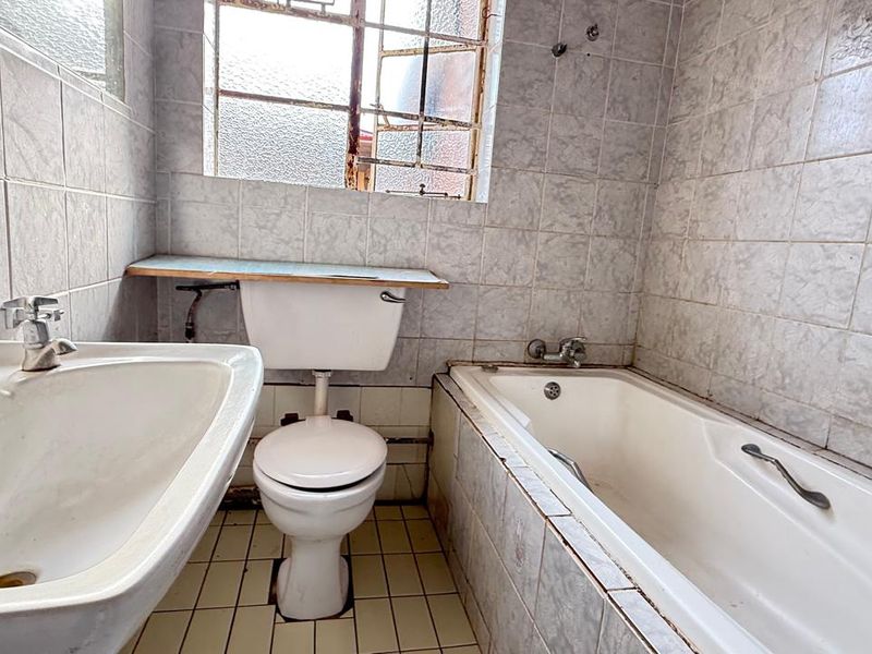 Convenient Living: 3-Bed Home with Extra Income Options - Photo 10