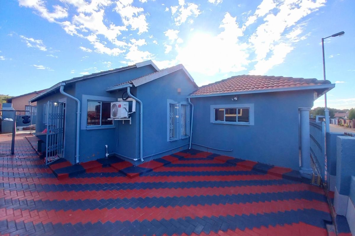 Three bedrooms house for sale in Elandspoort - Photo 2