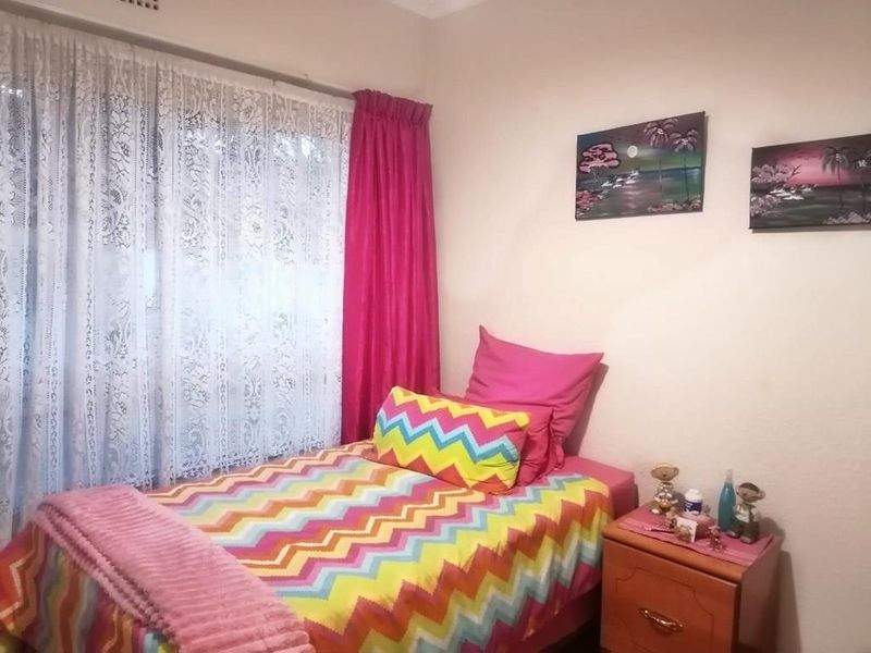 Family home with Flat - Photo 9