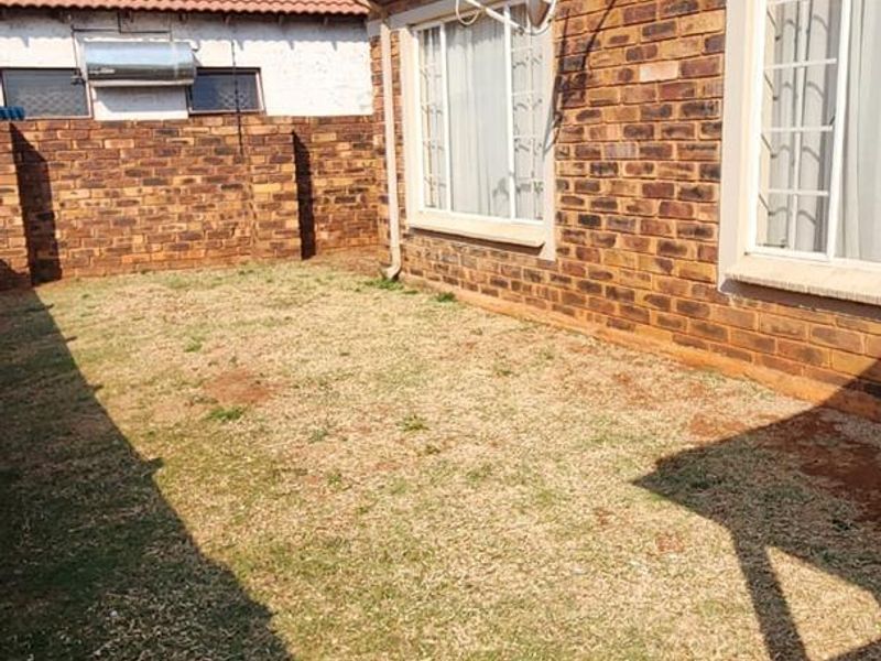 2 Bedroom Townhouse For Sale - Photo 2