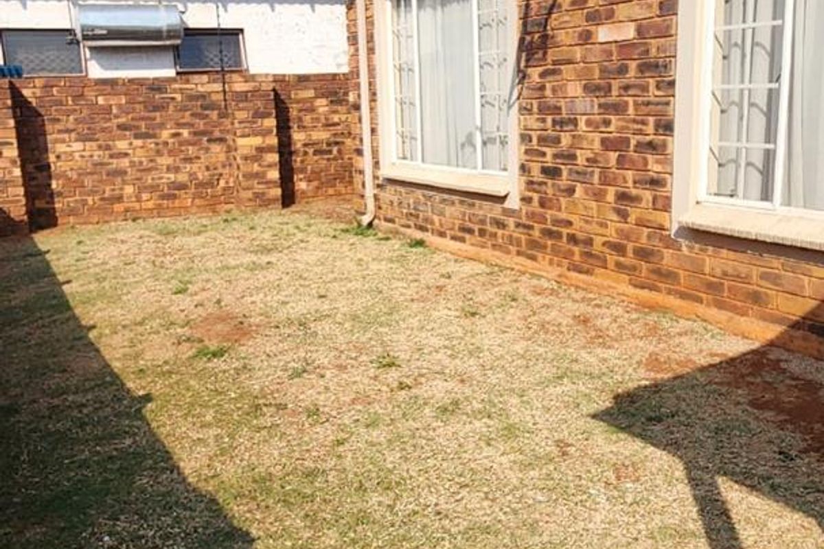 2 Bedroom Townhouse For Sale - Photo 2