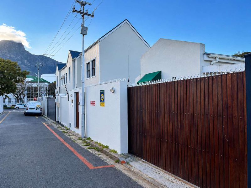 2 bedroomed home with secure parking - Photo 1