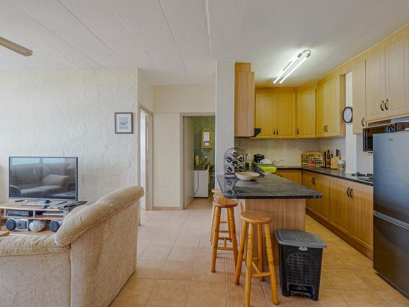 Seaview Apartment | Views from Bedrooms & Living Area | R9 000 - Photo 5