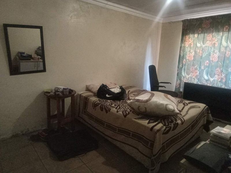3 bedroom house in Siluma view,Katlehong - Photo 8