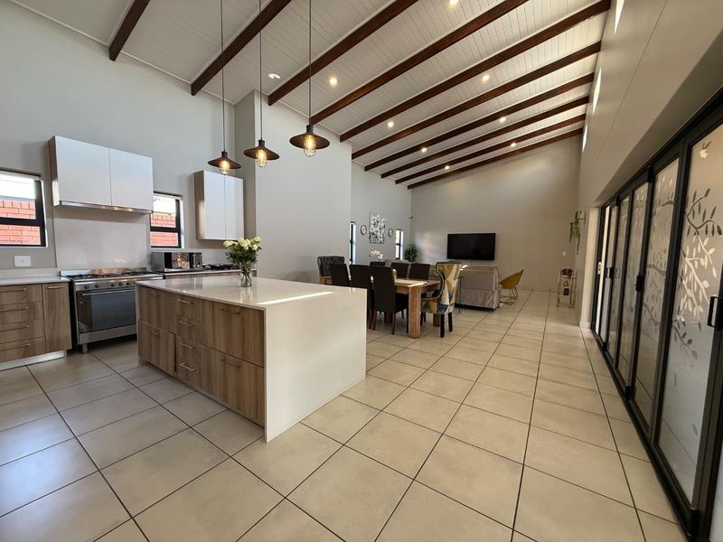 Immaculate Single-Level Home on a Prime Corner Stand - Photo 6