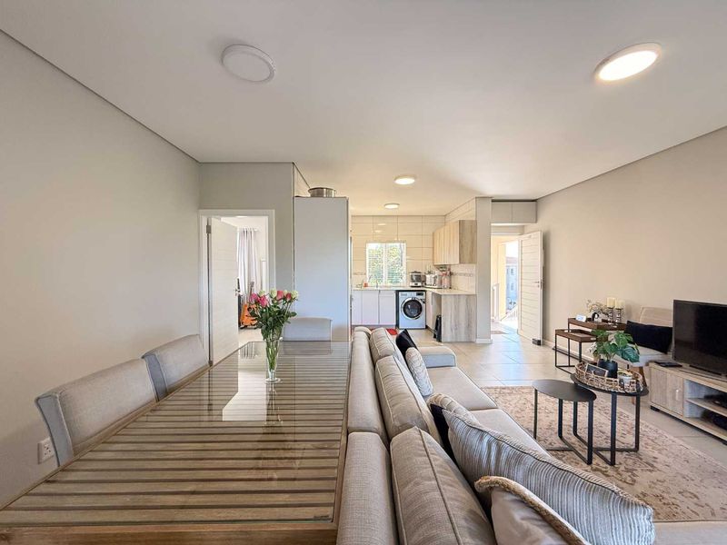 Spacious Apartment in Manor Estate - Photo 6