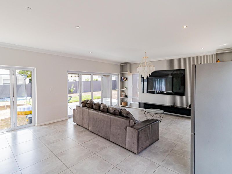 Luxury Living in a Secure and Sought-After Estate - Photo 6