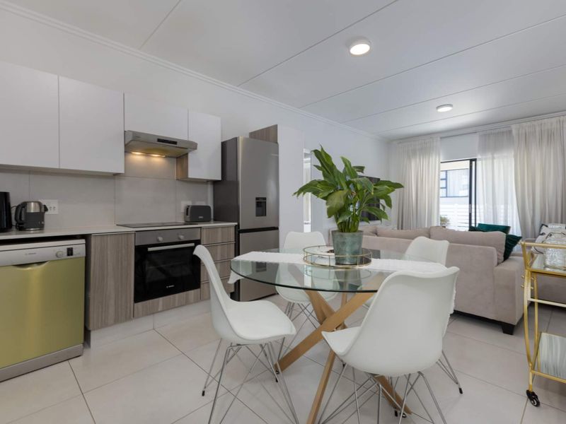 A MODERN 2 BEDROOM, 2 BATH GROUND FLOOR APARTMENT - SOUNDS LIKE A FANTASTIC FIND! - Photo 4