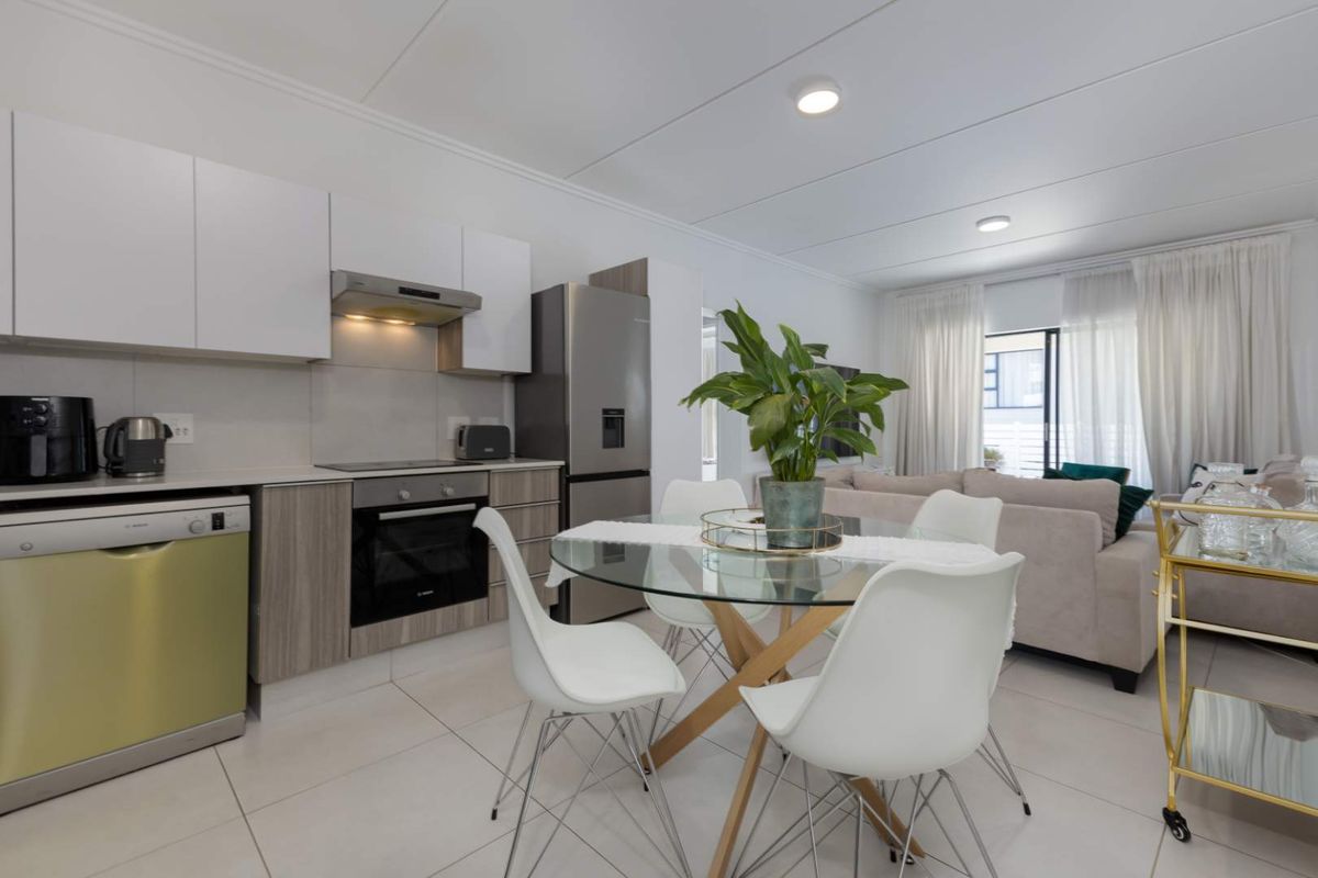 A MODERN 2 BEDROOM, 2 BATH GROUND FLOOR APARTMENT - SOUNDS LIKE A FANTASTIC FIND! - Photo 4