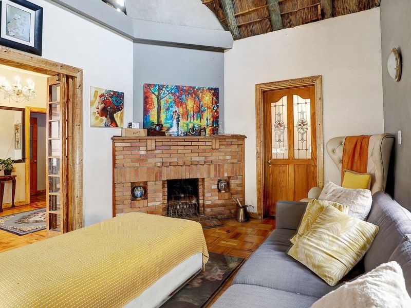 Beautiful and Unique home! - Photo 8