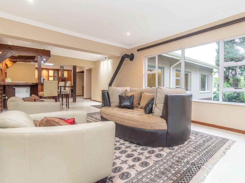 Spectacular 5 Bed, 5 Bath House in Sought after area in Sandon - Photo 8