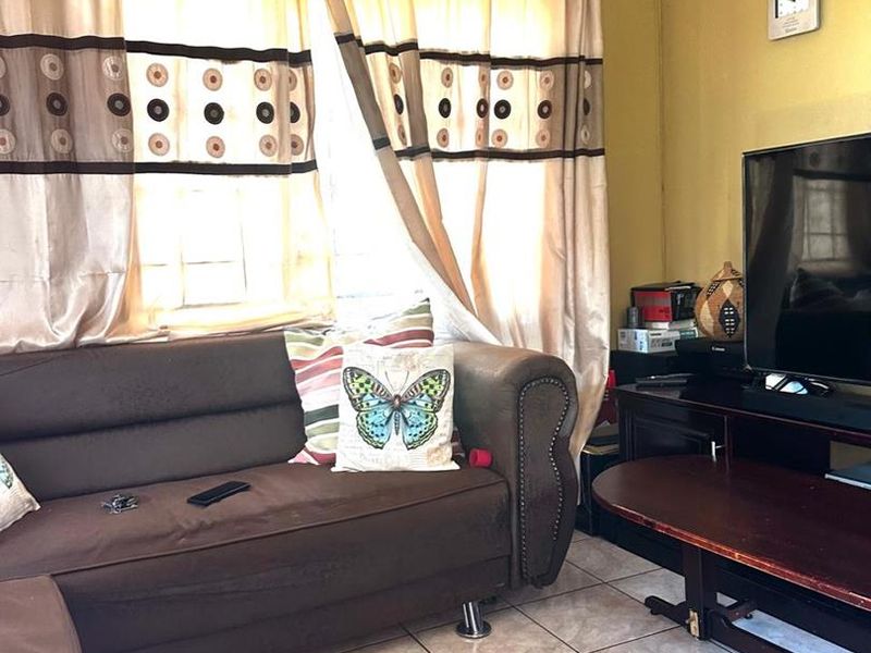 2-Bedroom Home in Empangeni Central - Photo 2