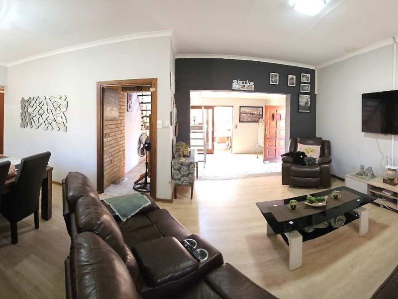 3 Bedroom Family Home in Montana Park - Photo 7