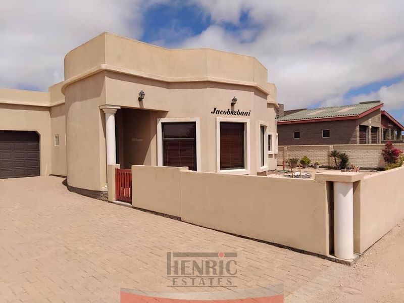 House For Sale in Henties Bay Central - Photo 3