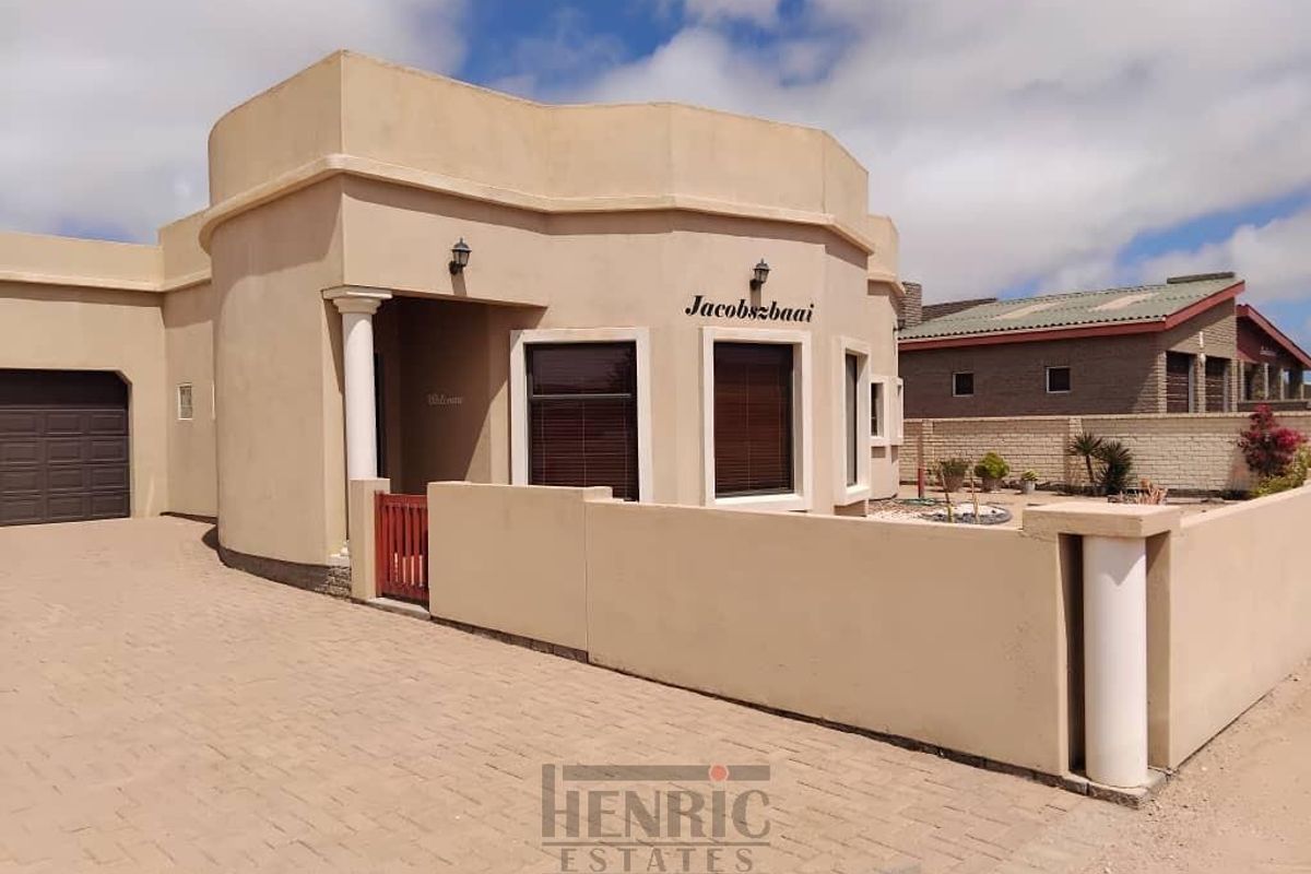 House For Sale in Henties Bay Central - Photo 3