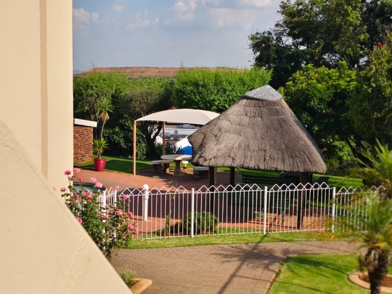 Beautifully maintained 3-bedroom, 2-bathroom apartment - Photo 7