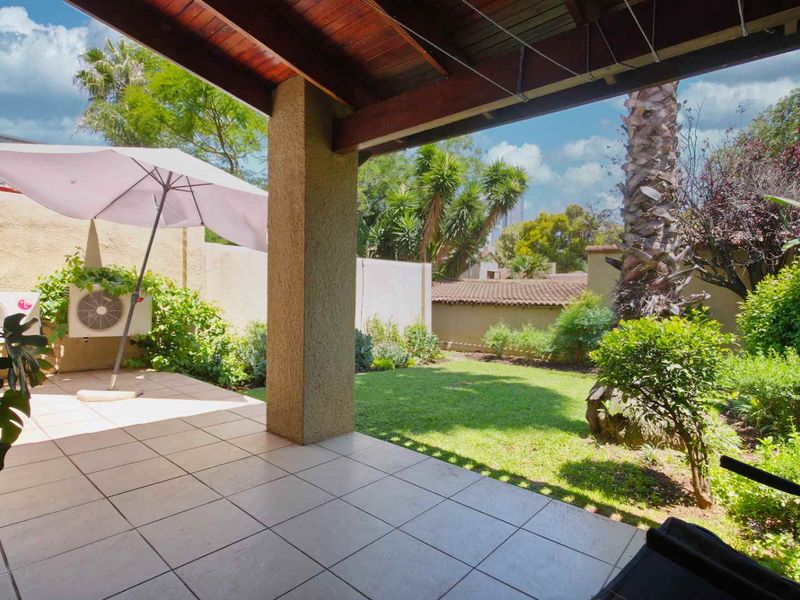 Spacious. Perfectly Located 3 Bedroom Sandton Townhouse With Lovely Private Garden - Photo 2