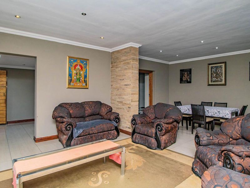Your Ideal Home: Elegance, Convenience, and Comfort! - Photo 6