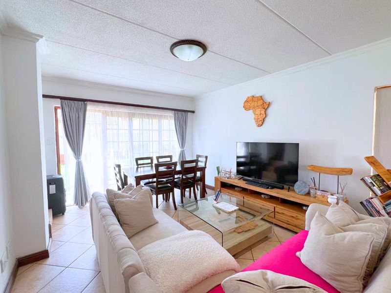 Two Bedroom townhouse to let - Photo 7