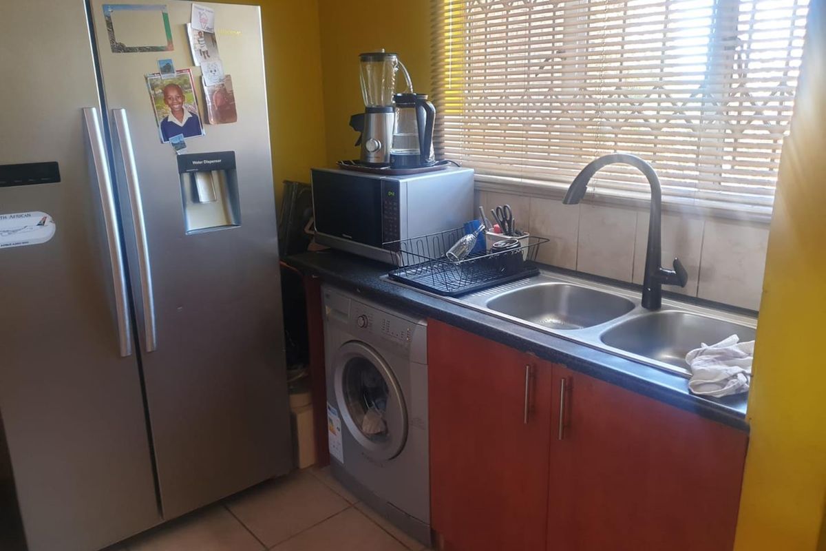 A SPACIOUS APARTMENT - Photo 3