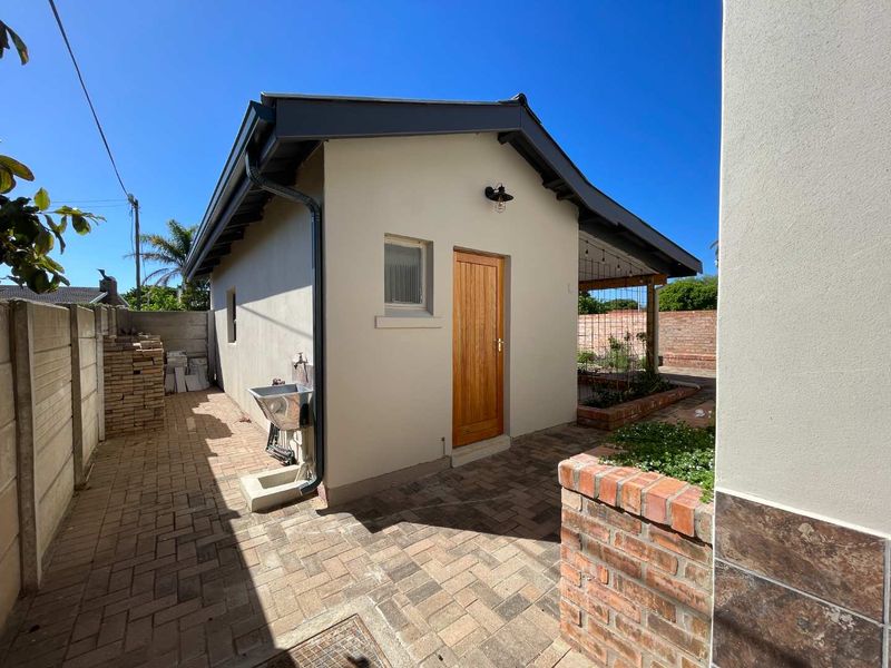 Newly Renovated 3 Bedroom Luxury Home For Sale in Hartenbos Central - Photo 7