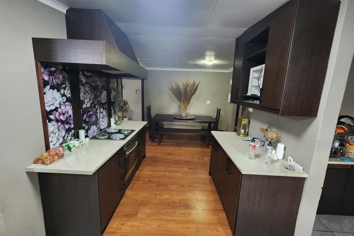 4 House Small Holding For Sale in Onderstepoort - Photo 5