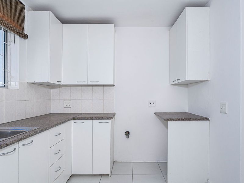 Charming and Well Maintained 2-Bedroom Home in the Heart of Kenilworth – Ideal for First-Time Buyers, Scaling down or Investors - Photo 8