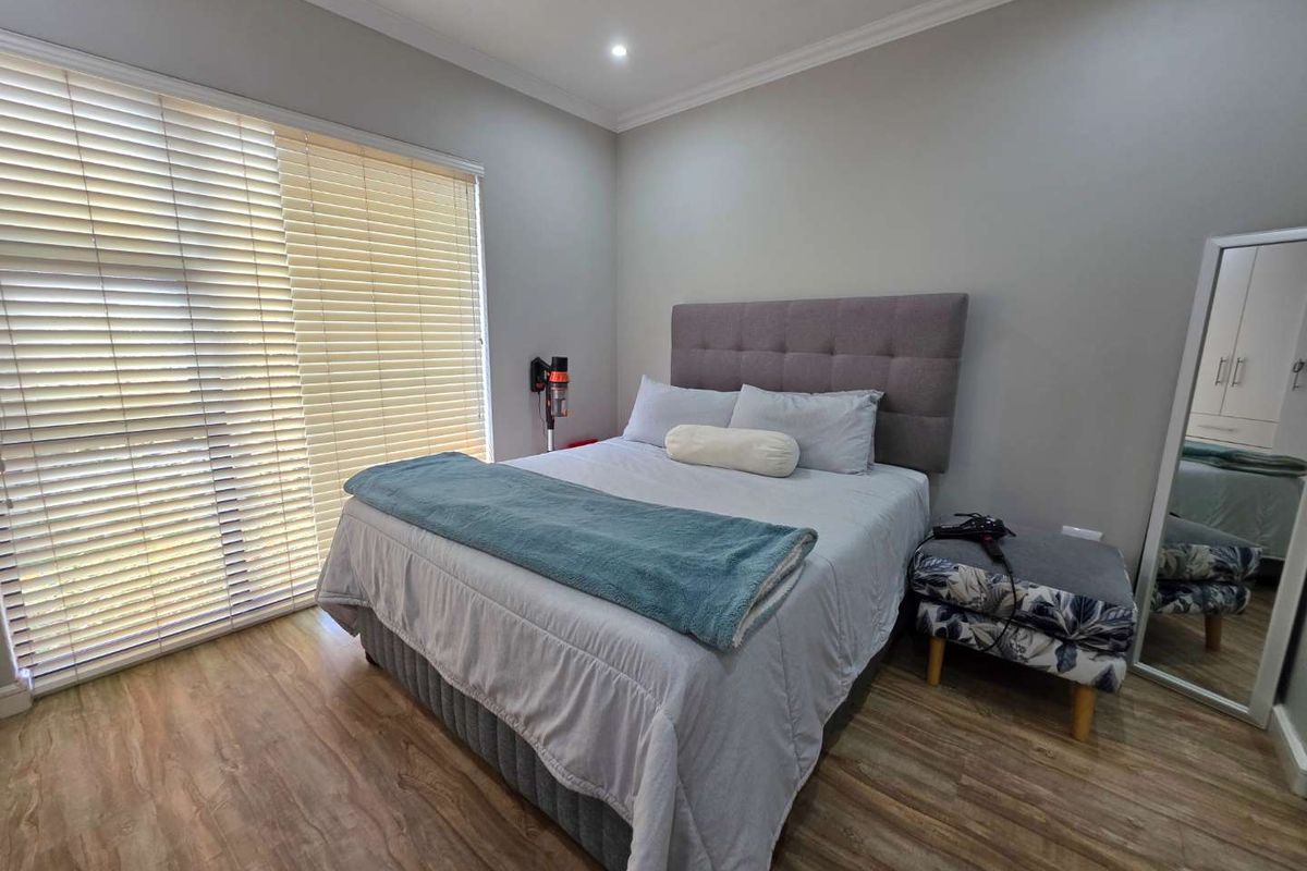 2 Bedroom with 2 Bathrooms on the First Floor For Sale in Emberton Estate. - Photo 5