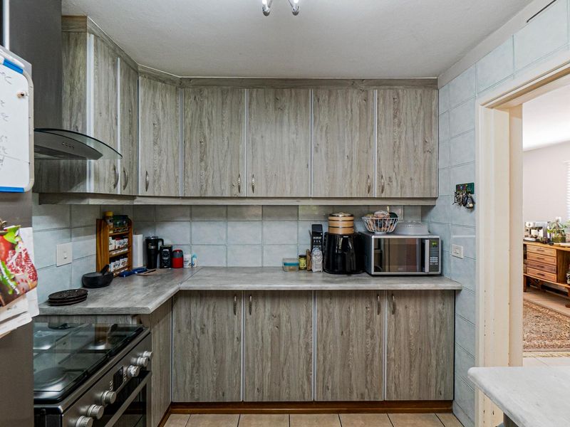 Modern pet friendly duplex - Photo 9