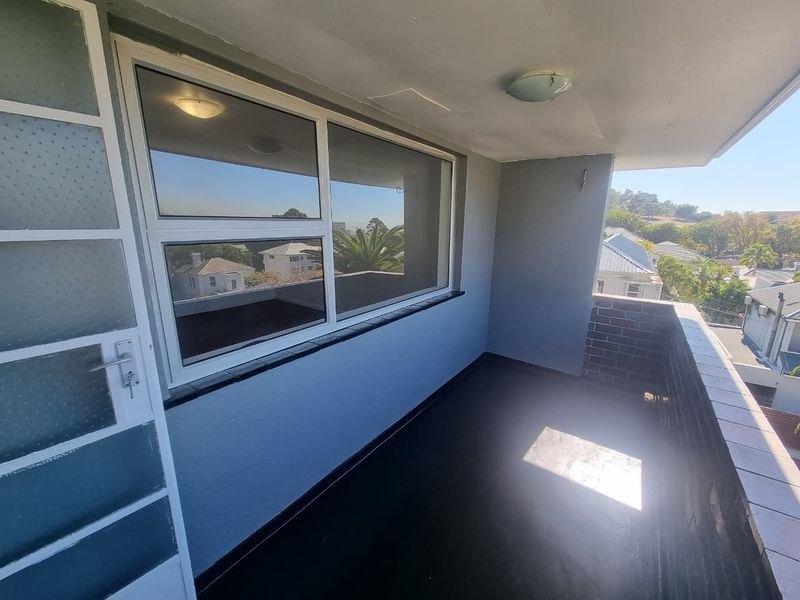 Newly Renovated Spacious Two-bedroom Apartment To Rent in Tamboerskloof! - Photo 5