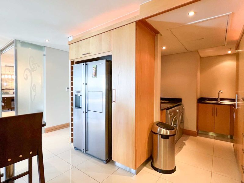 3 BEDROOM | 3.5 BATHROOM APARTMENT - Photo 8