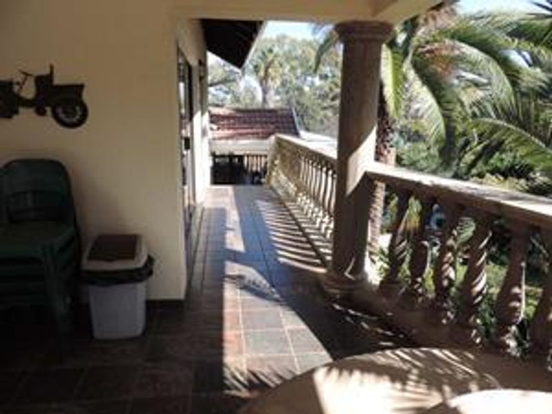 Guest House with Inverter and solar panals - Photo 8