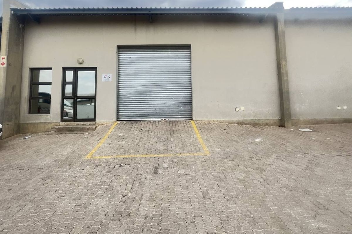 WAREHOUSE FOR SALE - LAFRENZ INDUSTRIAL PARK - WINDHOEK - Photo 3