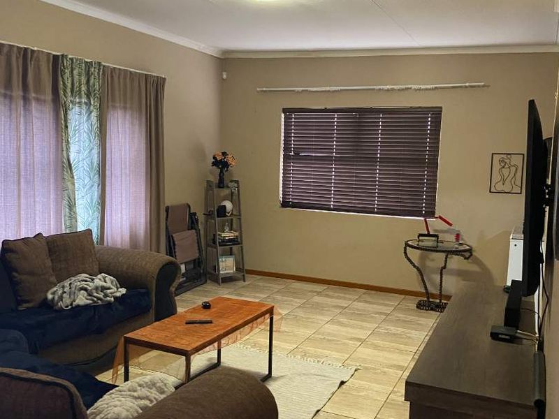 Move, Shift, Live: The Ultimate Adaptable-Flow Home - Photo 2