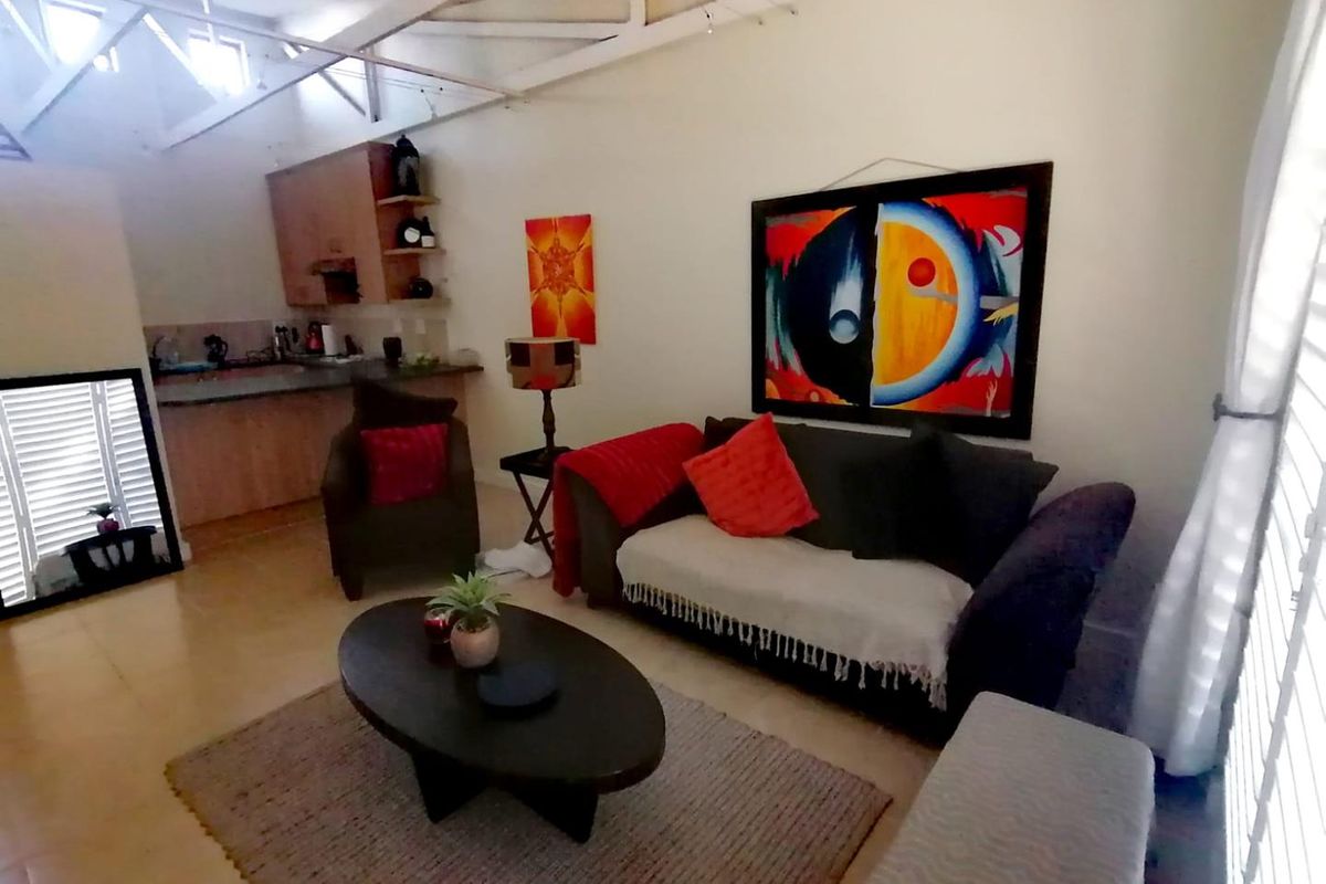 Freestanding Home in a Secure Estate – Comfort, Convenience & Lifestyle - Photo 2