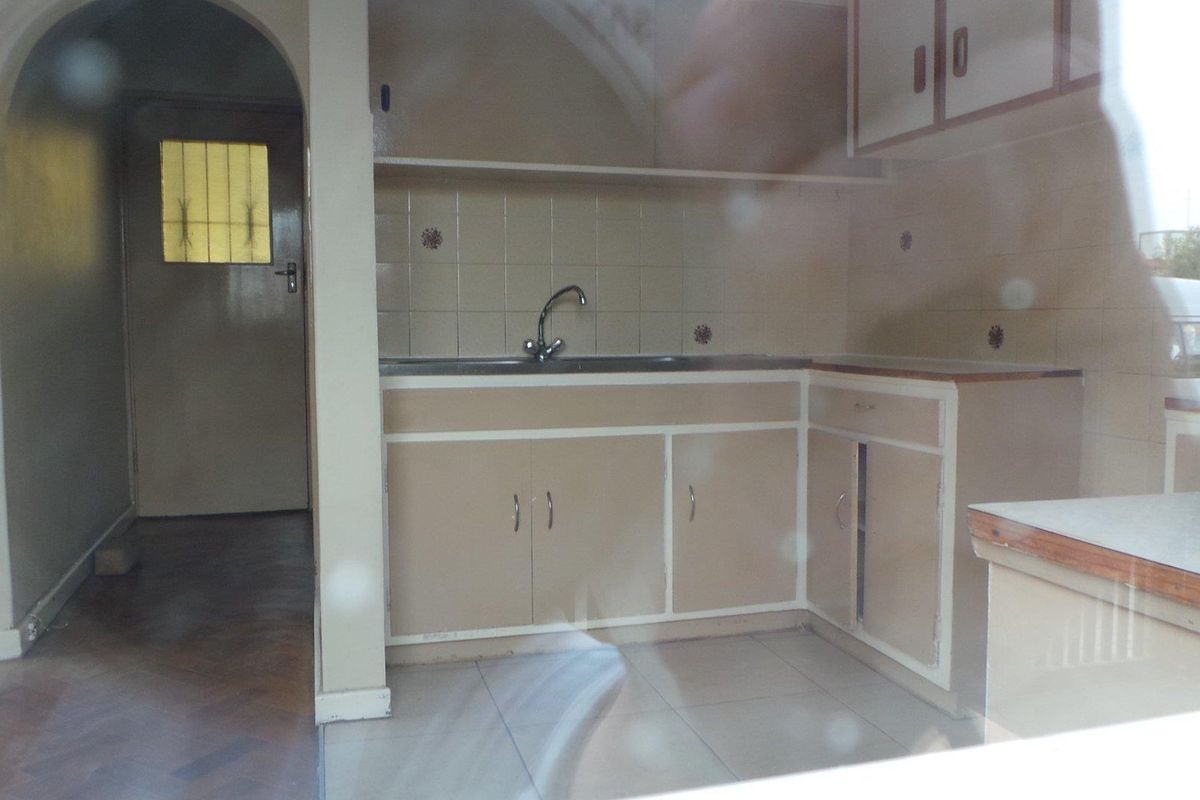Apartment walking distance to bank shops and Municipality - Photo 3