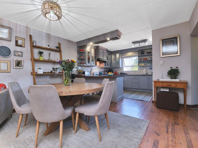 Fantastic property walking distance to the schools. - Photo 3