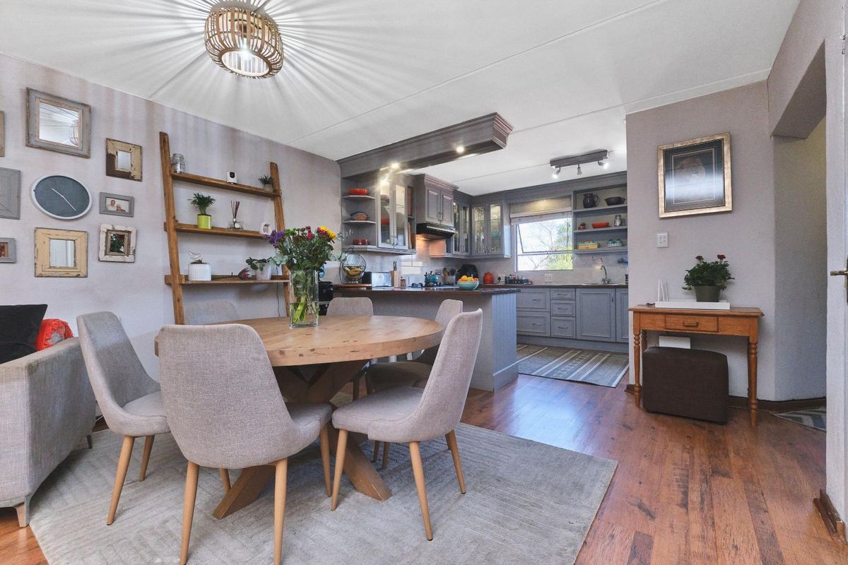 Fantastic property walking distance to the schools. - Photo 3