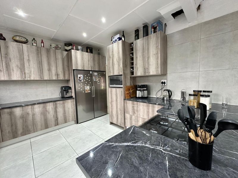 3 Bedroom House with Flatlet in Alberton North! - Photo 3