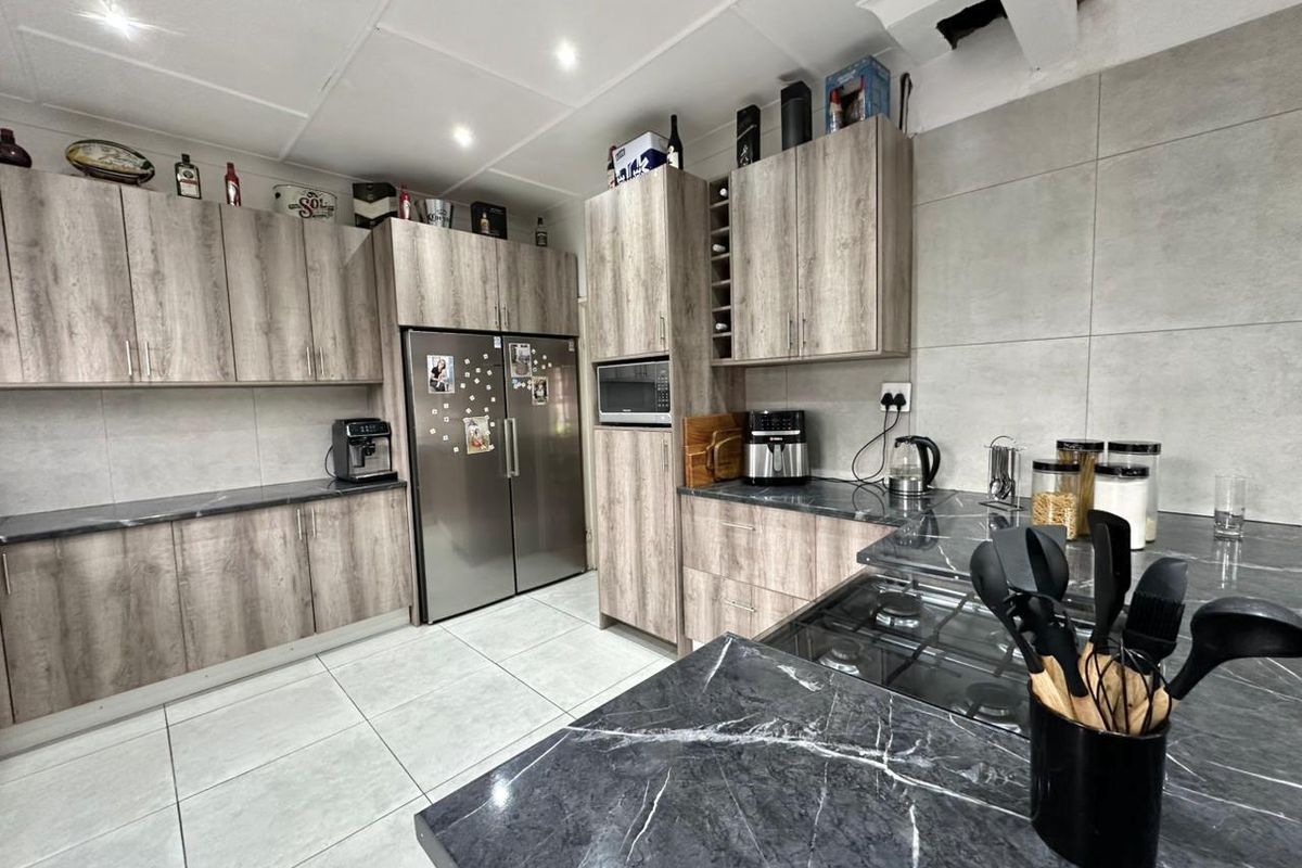 3 Bedroom House with Flatlet in Alberton North! - Photo 3