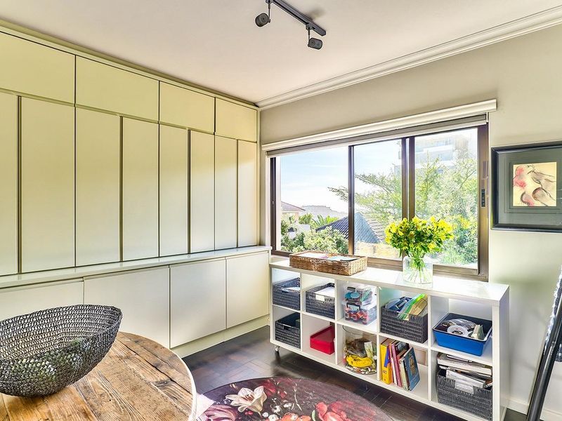 Stylish One-Bedroom Apartment with Garage & Parking | Walk to Saunders Beach - Photo 6
