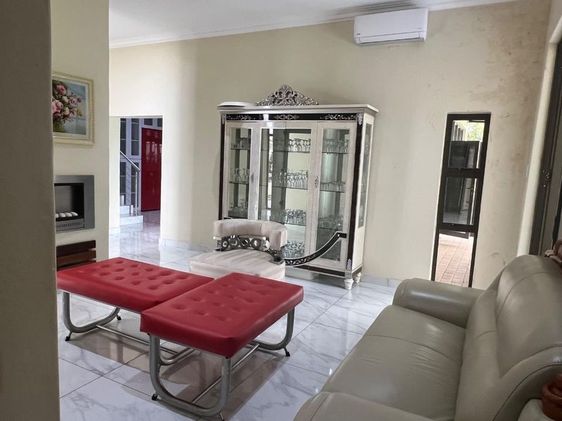 Distinguished landmark farm for sale. - Photo 2