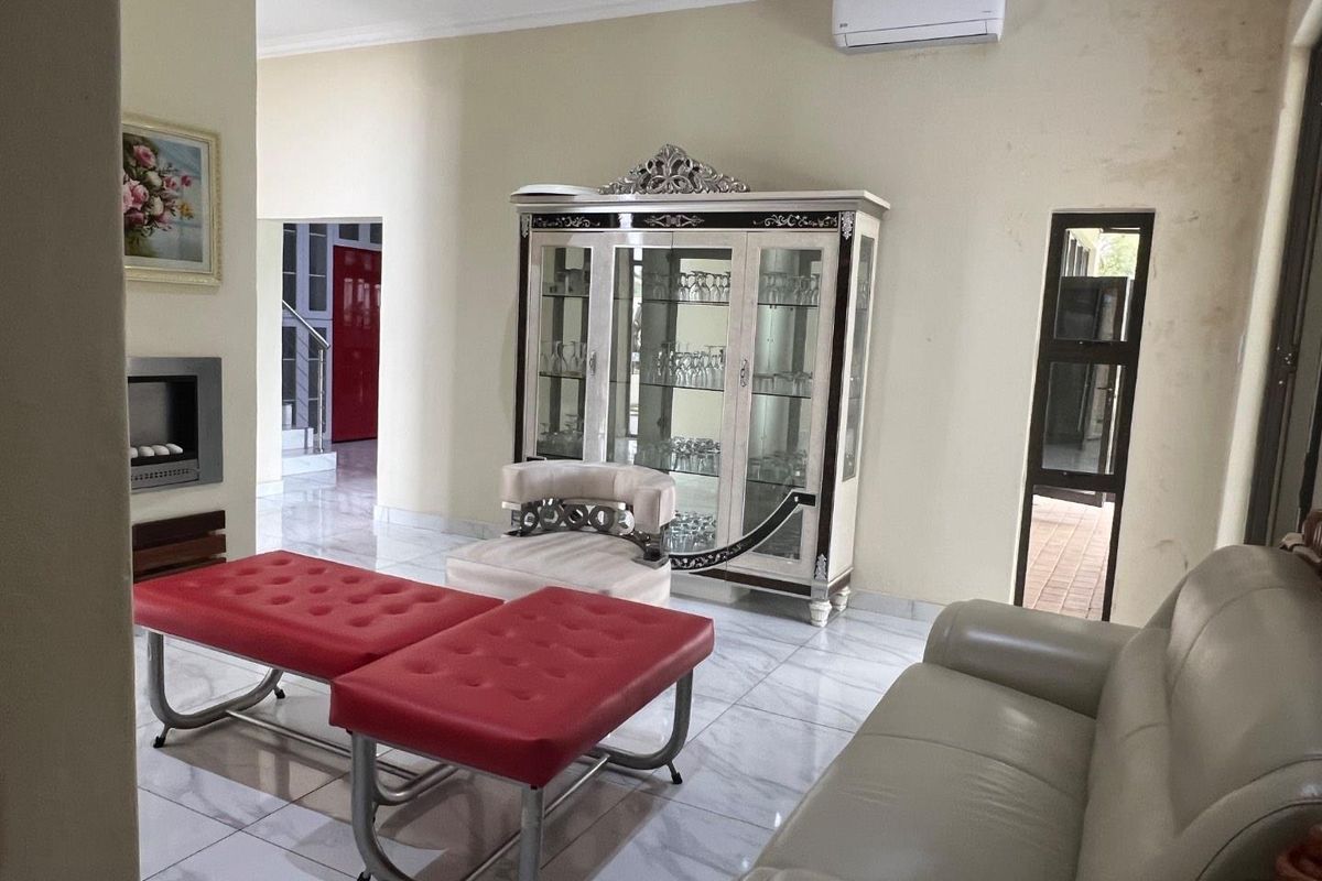 Distinguished landmark farm for sale. - Photo 2